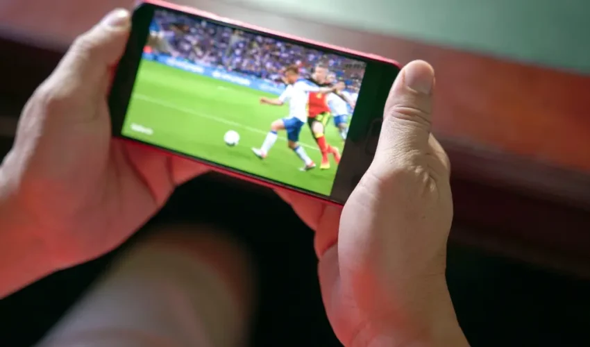 3 formas de assistir futebol no celular sem pagar